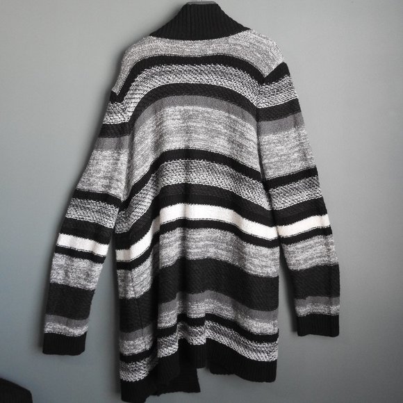 New Directions Black and Silver Long Sweater - Size XL - Picture 9 of 9